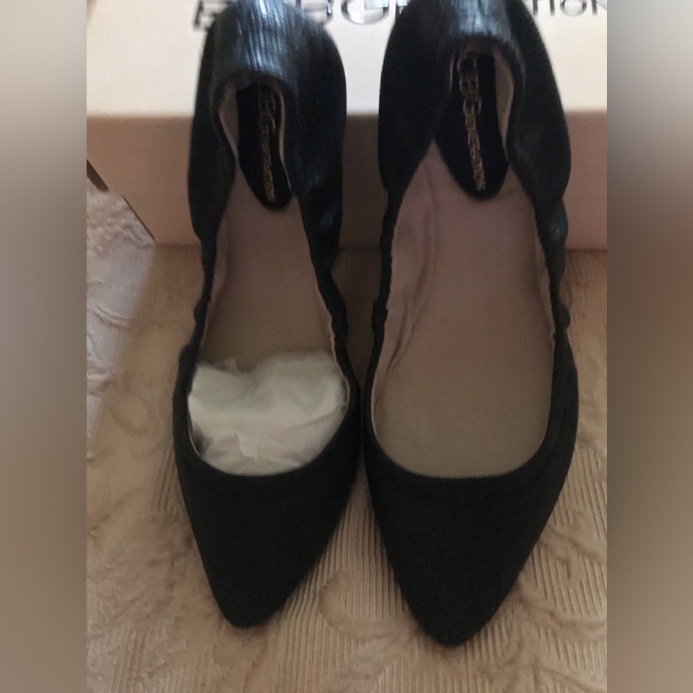 BCBGeneration Maxine Ballet Flats in Embossed Black. NIB. Size 7